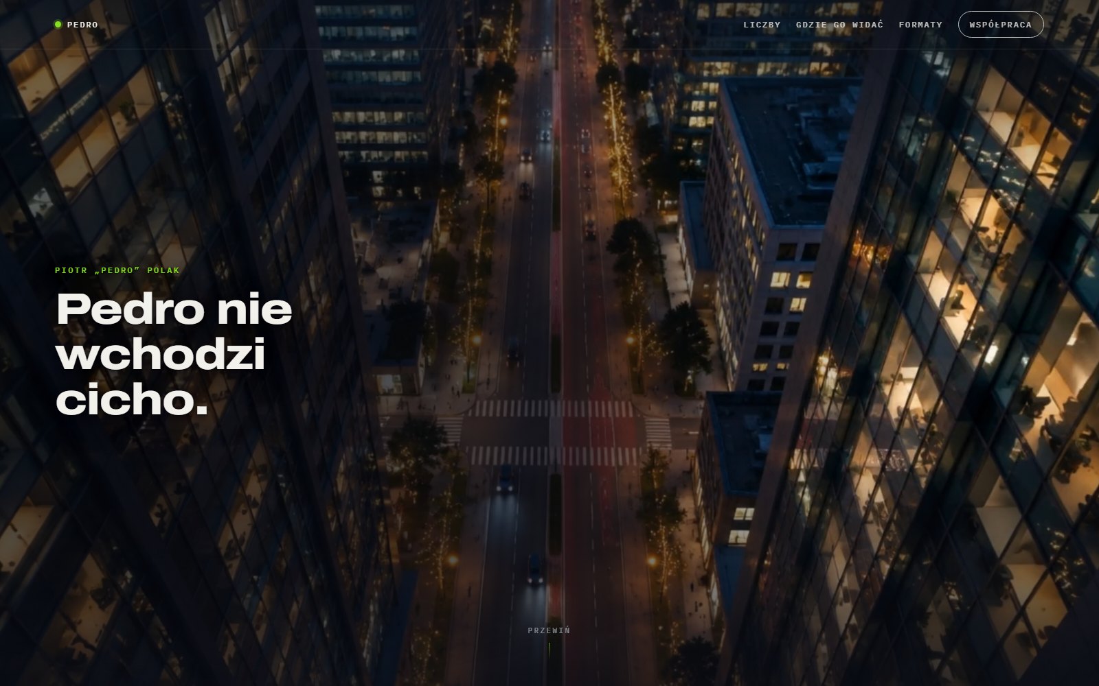 Strona Pedro09: ciemny hero i nagłówek Pedro nie wchodzi cicho